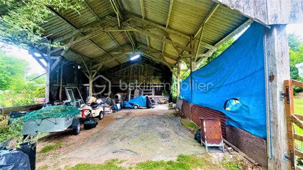 Située dans un environnement calme et rural, découvrez le charme de cette maison construite en 1949 sur un terrain d’environ 1900 m². 

Belle maison, entièrement rénovée en pierre de taille, offre un équilibre entre le charme de l’ancien et le confort moderne dans une tranquillité absolue. Elle permet également de profiter d’un espace  extérieur agréable grâce à son jardin aménagé et d’une piscine hors sol. 
La présence d’un hangar de 90m², d’un abri de jardin en bois et d’une dépendance à rénover de plus de 70m², sont  des plus pour les aventureux.

Ce bien est situé à la campagne de Landeleau, entre la ville de Carhaix et de Châteauneuf-du-Faou. 
Cette charmante maison est composée de : 
Au rez-de-chaussée 
- D’une entrée
- D’un séjour de 21m²
- D’une cuisine équipée de 17m² , 
- D’une véranda isolée et chauffée de 17m². 
A l’étage : 
- Une chambre parentale avec sa salle d’eau privative et son WC de 12m² ; 
- Deux pièces bien aménagées de 6m² et 5m² en loi Carrez 
- Salle de douche ; 
La véranda est ouverte sur sa terrasse et son agréable jardin. 

Il faut parler de l'aspect techniques  :
-	Huisseries en bois double vitrage
-	Chauffage électrique et poêle à bois
-	Volets battants au rez-de-chaussée
-       Isolation murs et toitures
-       Toiture en bon état 
-	VMC dans les toilettes du rez-de-chaussée 
-	Assainissement en fosse septique avec pompe de relevage. 

Le jardin est clos, sans vis-à-vis à l'arrière de la propriété. Terrain arboré et aménagé.   
Elle est à la recherche de nouveaux propriétaires qui pourraient être vous. Pour la visiter, me contacte au 07 64 41 12 36 ou par mail'e.barre@bskimmobilier.com.