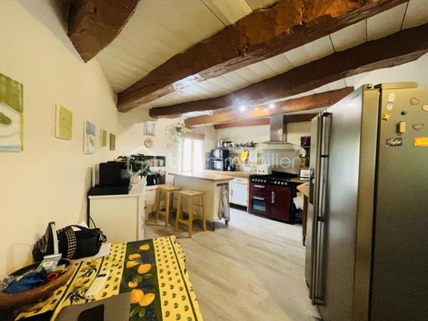 Située dans un environnement calme et rural, découvrez le charme de cette maison construite en 1949 sur un terrain d’environ 1900 m². 

Belle maison, entièrement rénovée en pierre de taille, offre un équilibre entre le charme de l’ancien et le confort moderne dans une tranquillité absolue. Elle permet également de profiter d’un espace  extérieur agréable grâce à son jardin aménagé et d’une piscine hors sol. 
La présence d’un hangar de 90m², d’un abri de jardin en bois et d’une dépendance à rénover de plus de 70m², sont  des plus pour les aventureux.

Ce bien est situé à la campagne de Landeleau, entre la ville de Carhaix et de Châteauneuf-du-Faou. 
Cette charmante maison est composée de : 
Au rez-de-chaussée 
- D’une entrée
- D’un séjour de 21m²
- D’une cuisine équipée de 17m² , 
- D’une véranda isolée et chauffée de 17m². 
A l’étage : 
- Une chambre parentale avec sa salle d’eau privative et son WC de 12m² ; 
- Deux pièces bien aménagées de 6m² et 5m² en loi Carrez 
- Salle de douche ; 
La véranda est ouverte sur sa terrasse et son agréable jardin. 

Il faut parler de l'aspect techniques  :
-	Huisseries en bois double vitrage
-	Chauffage électrique et poêle à bois
-	Volets battants au rez-de-chaussée
-       Isolation murs et toitures
-       Toiture en bon état 
-	VMC dans les toilettes du rez-de-chaussée 
-	Assainissement en fosse septique avec pompe de relevage. 

Le jardin est clos, sans vis-à-vis à l'arrière de la propriété. Terrain arboré et aménagé.   
Elle est à la recherche de nouveaux propriétaires qui pourraient être vous. Pour la visiter, me contacte au 07 64 41 12 36 ou par mail'e.barre@bskimmobilier.com.
