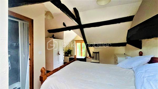Située dans un environnement calme et rural, découvrez le charme de cette maison construite en 1949 sur un terrain d’environ 1900 m². 

Belle maison, entièrement rénovée en pierre de taille, offre un équilibre entre le charme de l’ancien et le confort moderne dans une tranquillité absolue. Elle permet également de profiter d’un espace  extérieur agréable grâce à son jardin aménagé et d’une piscine hors sol. 
La présence d’un hangar de 90m², d’un abri de jardin en bois et d’une dépendance à rénover de plus de 70m², sont  des plus pour les aventureux.

Ce bien est situé à la campagne de Landeleau, entre la ville de Carhaix et de Châteauneuf-du-Faou. 
Cette charmante maison est composée de : 
Au rez-de-chaussée 
- D’une entrée
- D’un séjour de 21m²
- D’une cuisine équipée de 17m² , 
- D’une véranda isolée et chauffée de 17m². 
A l’étage : 
- Une chambre parentale avec sa salle d’eau privative et son WC de 12m² ; 
- Deux pièces bien aménagées de 6m² et 5m² en loi Carrez 
- Salle de douche ; 
La véranda est ouverte sur sa terrasse et son agréable jardin. 

Il faut parler de l'aspect techniques  :
-	Huisseries en bois double vitrage
-	Chauffage électrique et poêle à bois
-	Volets battants au rez-de-chaussée
-       Isolation murs et toitures
-       Toiture en bon état 
-	VMC dans les toilettes du rez-de-chaussée 
-	Assainissement en fosse septique avec pompe de relevage. 

Le jardin est clos, sans vis-à-vis à l'arrière de la propriété. Terrain arboré et aménagé.   
Elle est à la recherche de nouveaux propriétaires qui pourraient être vous. Pour la visiter, me contacte au 07 64 41 12 36 ou par mail'e.barre@bskimmobilier.com.