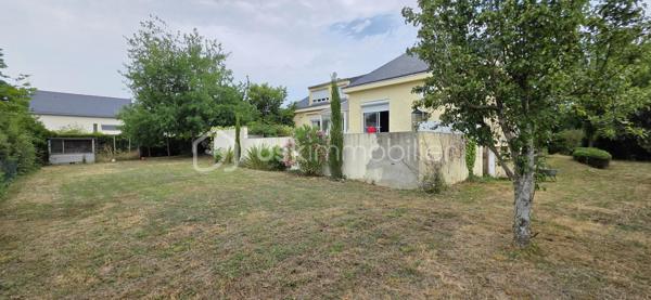 *** MAISON FAMILIALE / TERRAIN CONSTRUCTIBLE  / CALME / SAINT BARTHELEMY D'ANJOU ***

Maison familiale dans un quartier calme de Saint Barthelemy d’Anjou de 260 m² avec vie de plain-pied sur une parcelle de 1280m² et proches des transports et commodités.

La maison se compose au Rdc d'une entrée donnant sur une belle pièce de vie, salon / séjour traversant qui se poursuit sur un jardin clos sans vis à vis arboré avec piscine à rénover.
Une cuisine dinatoire lumineuse donne directement sur la pièce de vie.
Une suite parentale avec salle d’eau ainsi que 4 chambres et une salle de bain supplémentaire complète le RDC pour parfait cette vie de plain-pied.

A l’étage un espace avec 2 chambres et une salle de bain et dressing ainsi qu’une seconde partie composée de 3 chambres, une salle de bain et un espace cuisine pouvant convenir pour une location avec son propre accès indépendant de la maison.

Une belle terrasse exposée sud laissera place à d'agréables moments de convivialité en toute intimités.
La maison possède aussi un garage en sous-sol complet sur la surface totale de la maison pour stationner plusieurs véhicules.

Coté confort, la maison est équipée d'une chaudière à gaz Viessmann.
Travaux de rafraîchissement à prévoir.

Cette maison offre de nombreuses possibilités sur cette grande parcelle de 1280m² entièrement constructibles.
Venez découvrir ce bien, je suis à votre disposition pour tous renseignements et me ferai un plaisir de vous montrer cette charmante maison.

Taxe Foncière 3800€