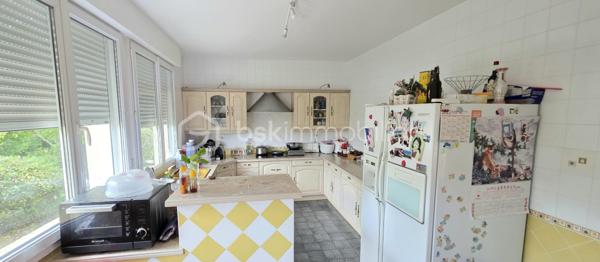 *** MAISON FAMILIALE / TERRAIN CONSTRUCTIBLE  / CALME / SAINT BARTHELEMY D'ANJOU ***

Maison familiale dans un quartier calme de Saint Barthelemy d’Anjou de 260 m² avec vie de plain-pied sur une parcelle de 1280m² et proches des transports et commodités.

La maison se compose au Rdc d'une entrée donnant sur une belle pièce de vie, salon / séjour traversant qui se poursuit sur un jardin clos sans vis à vis arboré avec piscine à rénover.
Une cuisine dinatoire lumineuse donne directement sur la pièce de vie.
Une suite parentale avec salle d’eau ainsi que 4 chambres et une salle de bain supplémentaire complète le RDC pour parfait cette vie de plain-pied.

A l’étage un espace avec 2 chambres et une salle de bain et dressing ainsi qu’une seconde partie composée de 3 chambres, une salle de bain et un espace cuisine pouvant convenir pour une location avec son propre accès indépendant de la maison.

Une belle terrasse exposée sud laissera place à d'agréables moments de convivialité en toute intimités.
La maison possède aussi un garage en sous-sol complet sur la surface totale de la maison pour stationner plusieurs véhicules.

Coté confort, la maison est équipée d'une chaudière à gaz Viessmann.
Travaux de rafraîchissement à prévoir.

Cette maison offre de nombreuses possibilités sur cette grande parcelle de 1280m² entièrement constructibles.
Venez découvrir ce bien, je suis à votre disposition pour tous renseignements et me ferai un plaisir de vous montrer cette charmante maison.

Taxe Foncière 3800€