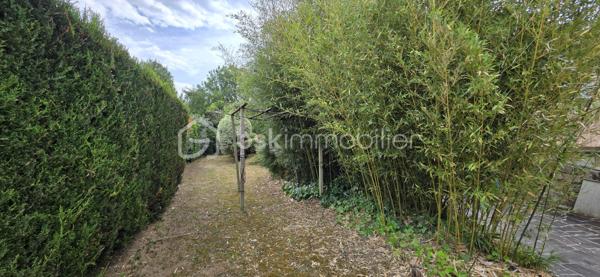 *** MAISON FAMILIALE / TERRAIN CONSTRUCTIBLE  / CALME / SAINT BARTHELEMY D'ANJOU ***

Maison familiale dans un quartier calme de Saint Barthelemy d’Anjou de 260 m² avec vie de plain-pied sur une parcelle de 1280m² et proches des transports et commodités.

La maison se compose au Rdc d'une entrée donnant sur une belle pièce de vie, salon / séjour traversant qui se poursuit sur un jardin clos sans vis à vis arboré avec piscine à rénover.
Une cuisine dinatoire lumineuse donne directement sur la pièce de vie.
Une suite parentale avec salle d’eau ainsi que 4 chambres et une salle de bain supplémentaire complète le RDC pour parfait cette vie de plain-pied.

A l’étage un espace avec 2 chambres et une salle de bain et dressing ainsi qu’une seconde partie composée de 3 chambres, une salle de bain et un espace cuisine pouvant convenir pour une location avec son propre accès indépendant de la maison.

Une belle terrasse exposée sud laissera place à d'agréables moments de convivialité en toute intimités.
La maison possède aussi un garage en sous-sol complet sur la surface totale de la maison pour stationner plusieurs véhicules.

Coté confort, la maison est équipée d'une chaudière à gaz Viessmann.
Travaux de rafraîchissement à prévoir.

Cette maison offre de nombreuses possibilités sur cette grande parcelle de 1280m² entièrement constructibles.
Venez découvrir ce bien, je suis à votre disposition pour tous renseignements et me ferai un plaisir de vous montrer cette charmante maison.

Taxe Foncière 3800€