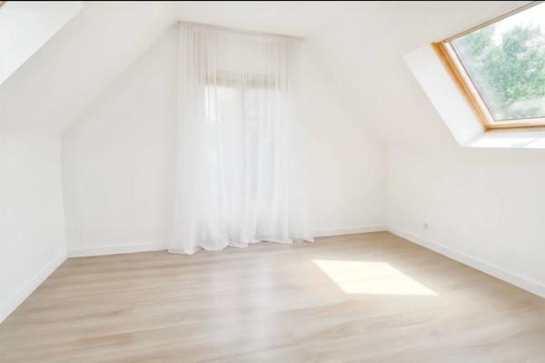 LA BAULE ESCOUBLAC (44) PROCHE COMMERCES & PLAGE LAJARRIGE - MAISON 4 CHAMBRES - 1 BUREAU - 1 JARDIN - GARAGE ET PARKINGS
