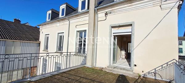 Ensemble immobilier avec 2 locaux commerciaux loués, 4 appartements et un hangar de 200 m2 sur Etampes quartier Saint-Martin à 650m de la gare RER C Saint-Martin d'Etampes