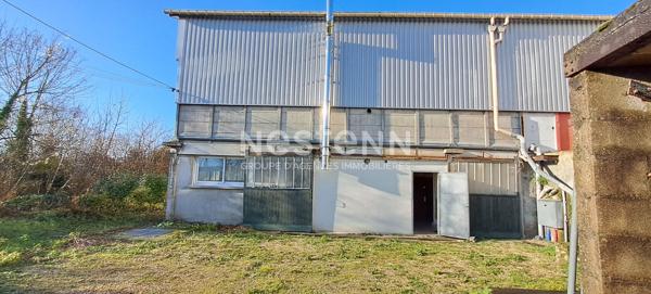 Ensemble immobilier avec 2 locaux commerciaux loués, 4 appartements et un hangar de 200 m2 sur Etampes quartier Saint-Martin à 650m de la gare RER C Saint-Martin d'Etampes