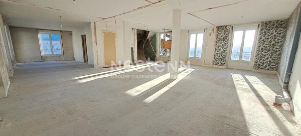 Ensemble immobilier avec 2 locaux commerciaux loués, 4 appartements et un hangar de 200 m2 sur Etampes quartier Saint-Martin à 650m de la gare RER C Saint-Martin d'Etampes