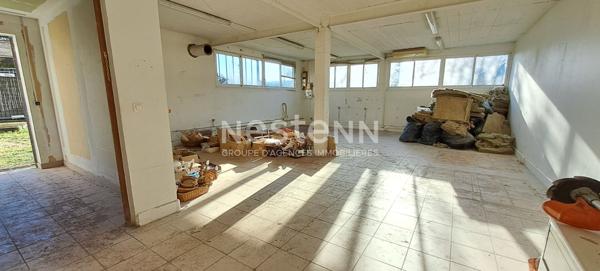 Ensemble immobilier avec 2 locaux commerciaux loués, 4 appartements et un hangar de 200 m2 sur Etampes quartier Saint-Martin à 650m de la gare RER C Saint-Martin d'Etampes