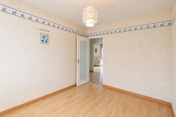 Pavillon, MARZY,  plain-pied, double garage, 3 chambres, 2h30 PARIS