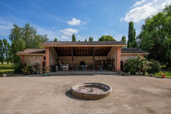 Propriété de Caractère et de charme proche de MONT DE MARSAN (40) - 430 M2 Habitables - Terrain 9000m2 environ