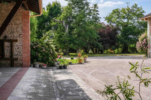 Propriété de Caractère et de charme proche de MONT DE MARSAN (40) - 430 M2 Habitables - Terrain 9000m2 environ