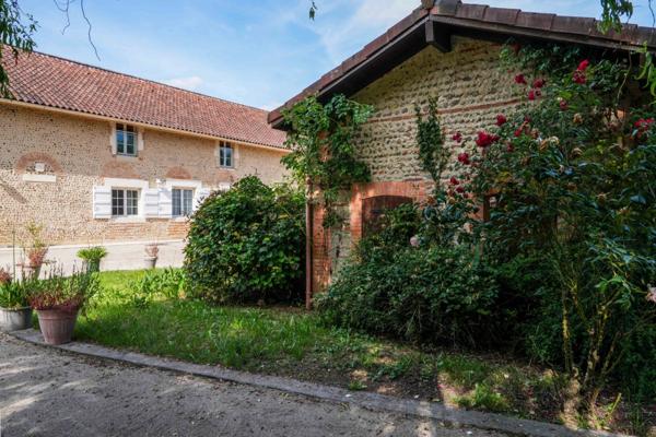 Propriété de Caractère et de charme proche de MONT DE MARSAN (40) - 430 M2 Habitables - Terrain 9000m2 environ