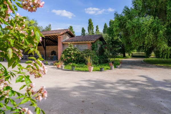 Propriété de Caractère et de charme proche de MONT DE MARSAN (40) - 430 M2 Habitables - Terrain 9000m2 environ