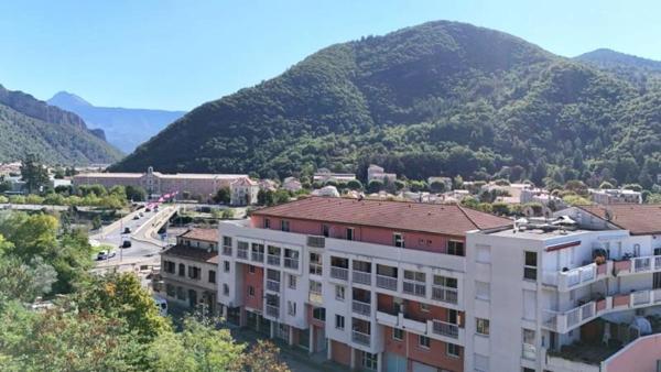 DIGNE-LES-BAINS (04) – Maison bourgeoise rénovée – 2 logements indépendants