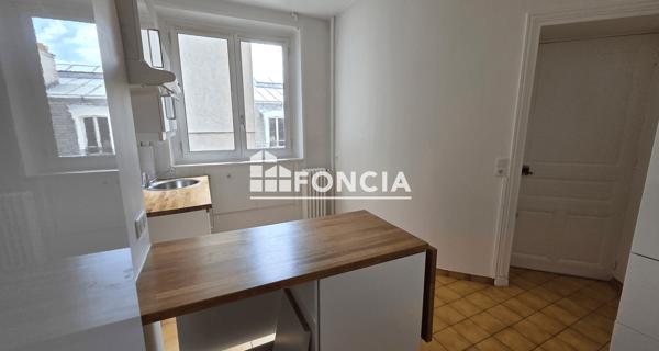 Location Appartement 4 pièces 105.76 m² - Paris 75016