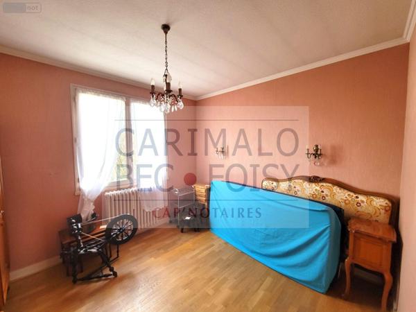 Maison à vendre à Cloyes-les-Trois-Rivières dans l'Eure-et-Loir (28220), ref : RCA/843   
Centre-ville