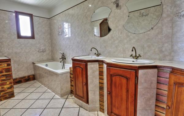 Vente Villa Avec garage double à rafraîchir Castelnau-d'aude   
