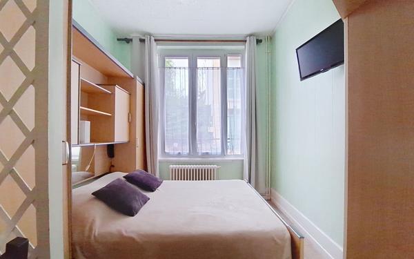 Immeuble à vendre    6 pièces • 94 m2 Néris-les-Bains