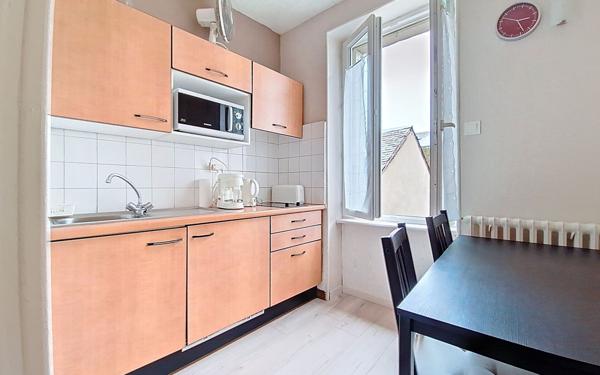 Immeuble à vendre    6 pièces • 94 m2 Néris-les-Bains