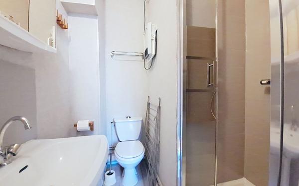 Immeuble à vendre    6 pièces • 94 m2 Néris-les-Bains