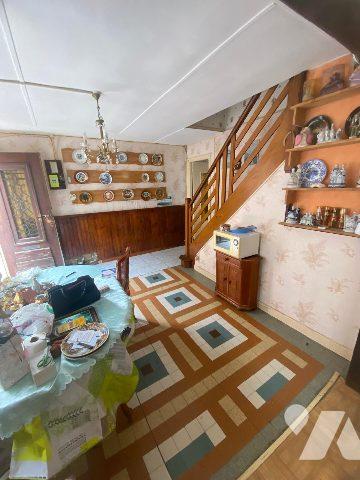 GUINES CENTRE MAISON A RENOVER 2 CHAMBRES COUR