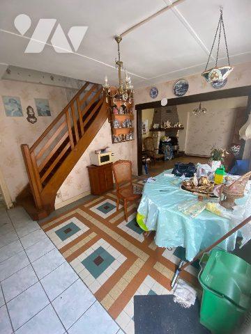 GUINES CENTRE MAISON A RENOVER 2 CHAMBRES COUR