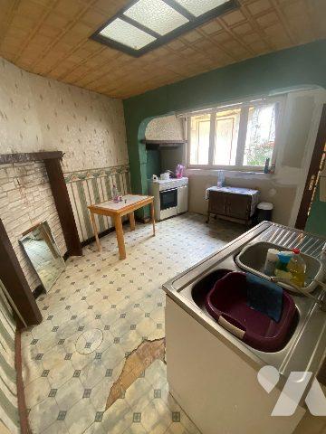 GUINES CENTRE MAISON A RENOVER 2 CHAMBRES COUR