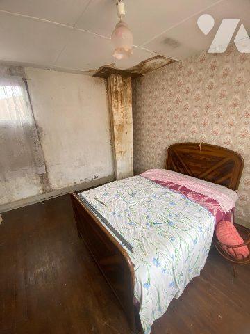 GUINES CENTRE MAISON A RENOVER 2 CHAMBRES COUR