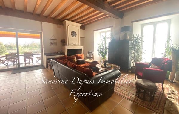 Chermignac (17460) CHERMIGNAC : Magnifique propriété rénovée 6 chambres. Idéale pour activité de chambres d'hôte, grande f