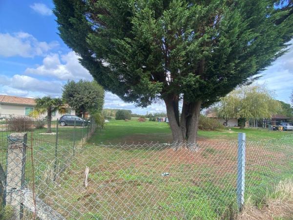 TEUILLAC TERRAIN A BATIR 1100 M² Teuillac (33710)