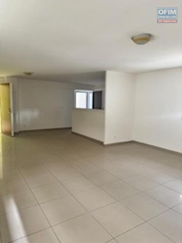 A vendre bel appartement de type F3 en rez de jardin, lumineux, spacieux sur la résidence LA GOELETTE à Sainte Clotilde.