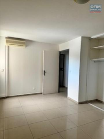 A vendre bel appartement de type F3 en rez de jardin, lumineux, spacieux sur la résidence LA GOELETTE à Sainte Clotilde.