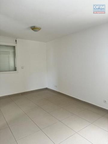 A vendre bel appartement de type F3 en rez de jardin, lumineux, spacieux sur la résidence LA GOELETTE à Sainte Clotilde.