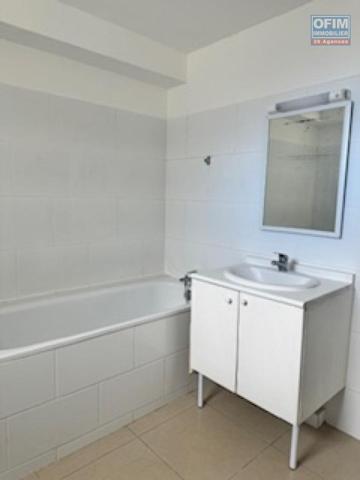 A vendre bel appartement de type F3 en rez de jardin, lumineux, spacieux sur la résidence LA GOELETTE à Sainte Clotilde.