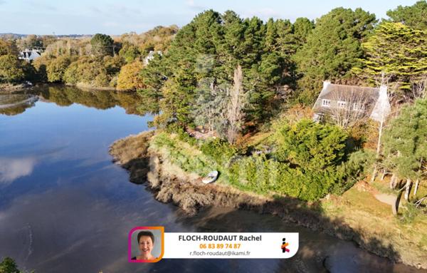 Maison en pierres en bord de mer