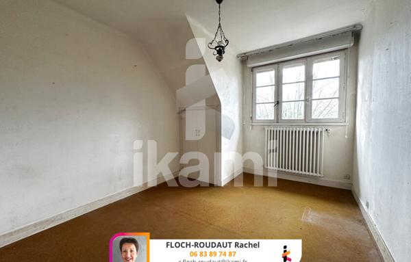 Maison en pierres en bord de mer