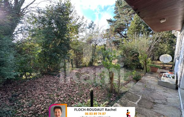 Maison en pierres en bord de mer