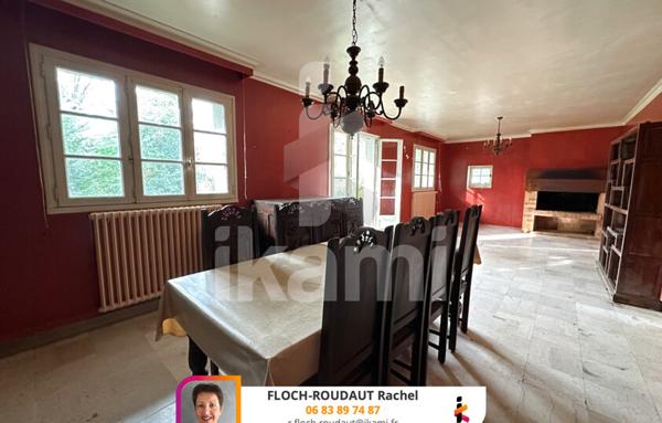 Maison en pierres en bord de mer