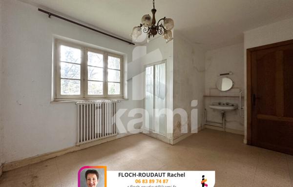 Maison en pierres en bord de mer