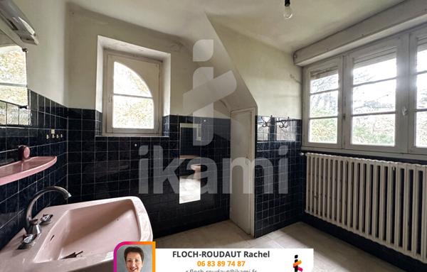 Maison en pierres en bord de mer