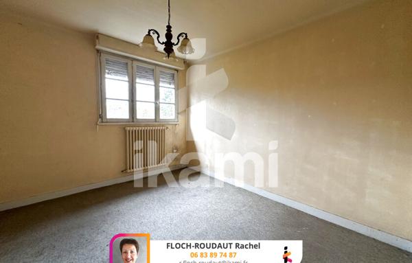 Maison en pierres en bord de mer