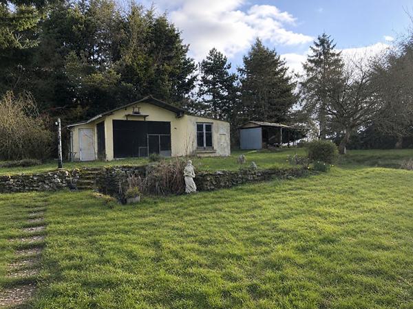 Pavillon sur plus d'1 hectare avec dépendances ? Betz-le-Château [REF. 6843]