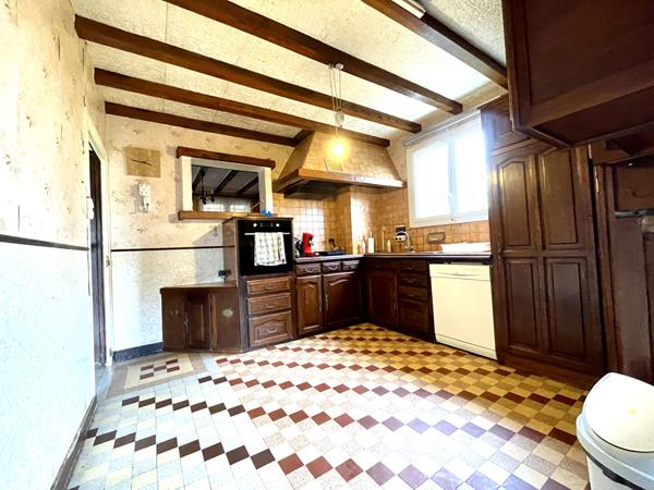Pavillon sur plus d'1 hectare avec dépendances ? Betz-le-Château [REF. 6843]