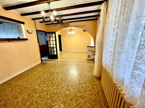 Pavillon sur plus d'1 hectare avec dépendances ? Betz-le-Château [REF. 6843]
