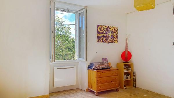 A vendre a Feugarolles Maison en pierre avec pension canine, dépendances et terrain