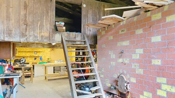 A vendre a Feugarolles Maison en pierre avec pension canine, dépendances et terrain