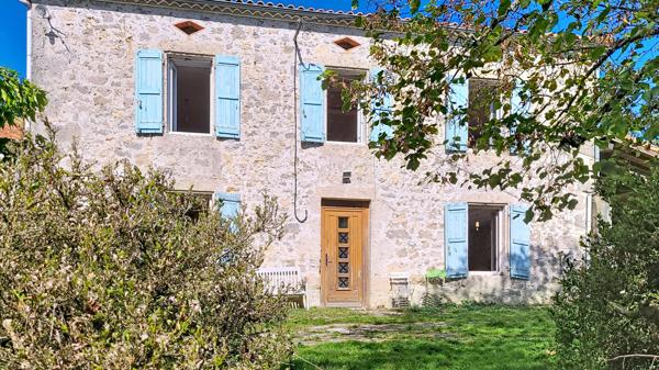 A vendre a Feugarolles Maison en pierre avec pension canine, dépendances et terrain