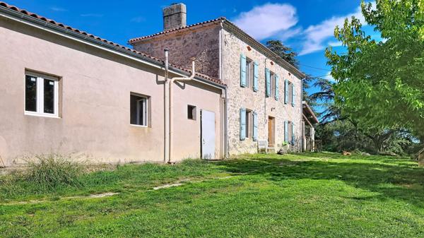 A vendre a Feugarolles Maison en pierre avec pension canine, dépendances et terrain
