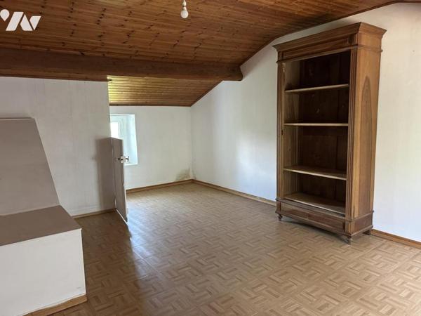 Maison avec trois chambres 