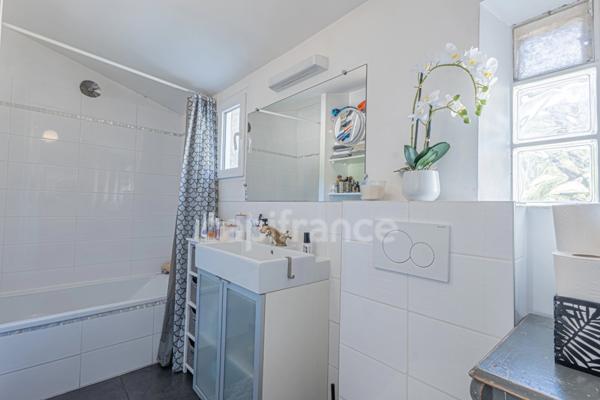 Mougins Quartier Tournamy / à vendre Propriété atypique avec dépendance, piscine et double garage