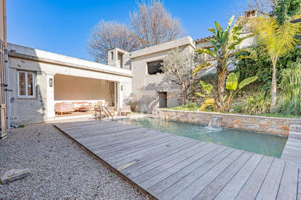 Mougins Quartier Tournamy / à vendre Propriété atypique avec dépendance, piscine et double garage